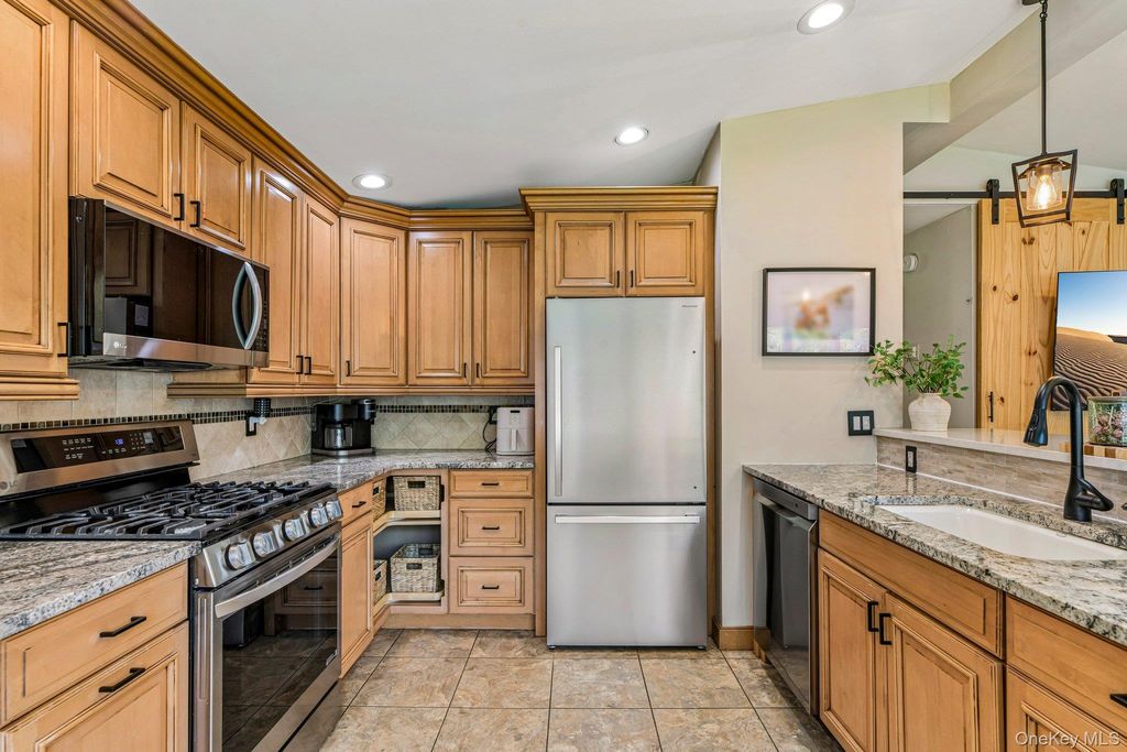 46 Beecher Avenue, East Islip, NY 11730 — photo 5