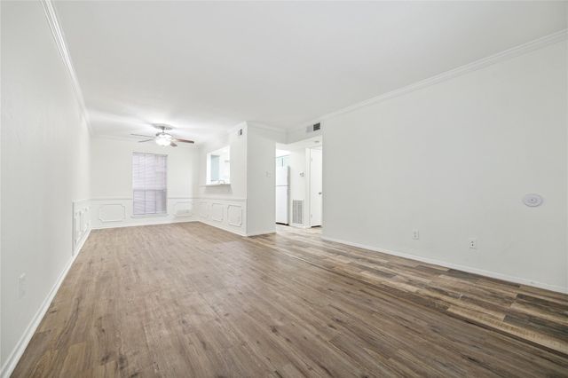 513 Ridge 2, Houston, TX 77009