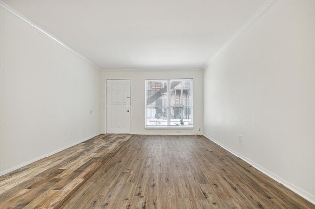 513 Ridge 2, Houston, TX 77009