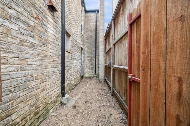 513 Ridge 2, Houston, TX 77009