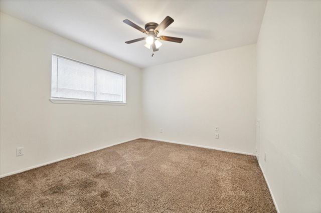 513 Ridge 2, Houston, TX 77009