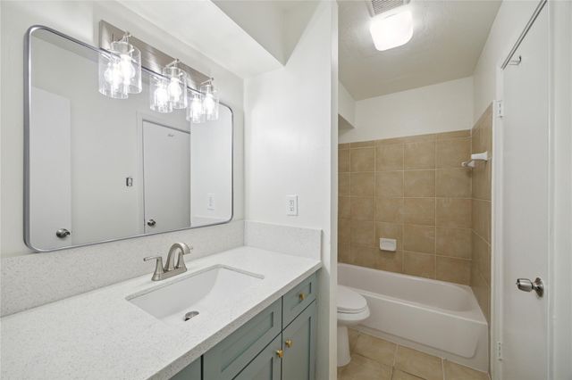 513 Ridge 2, Houston, TX 77009