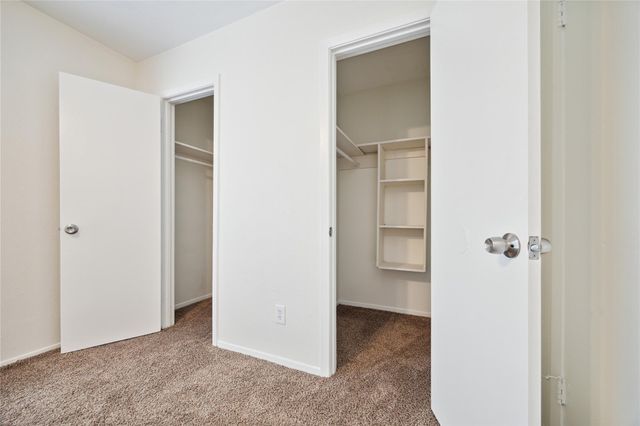 513 Ridge 2, Houston, TX 77009