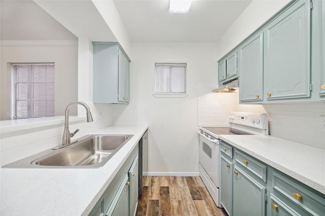 513 Ridge 2, Houston, TX 77009