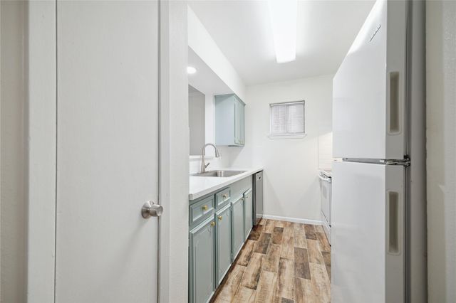 513 Ridge 2, Houston, TX 77009