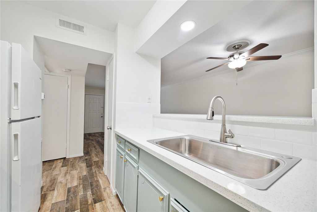 513 Ridge 2, Houston, TX 77009