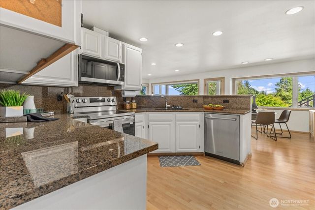 9009 45th Avenue NE, Seattle, WA 98115