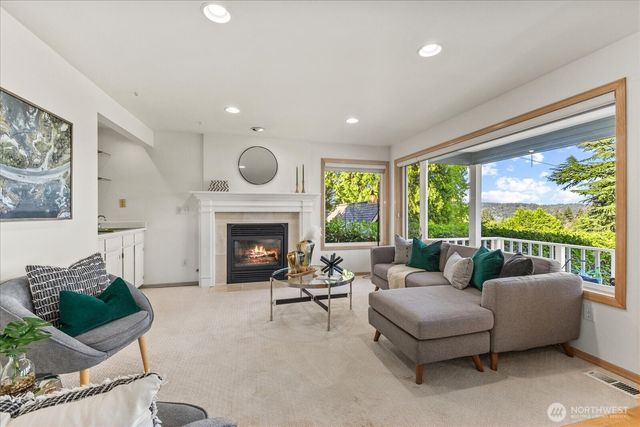 9009 45th Avenue NE, Seattle, WA 98115