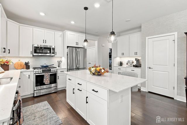 83 Starlight Drive, Monroe, NJ 08831