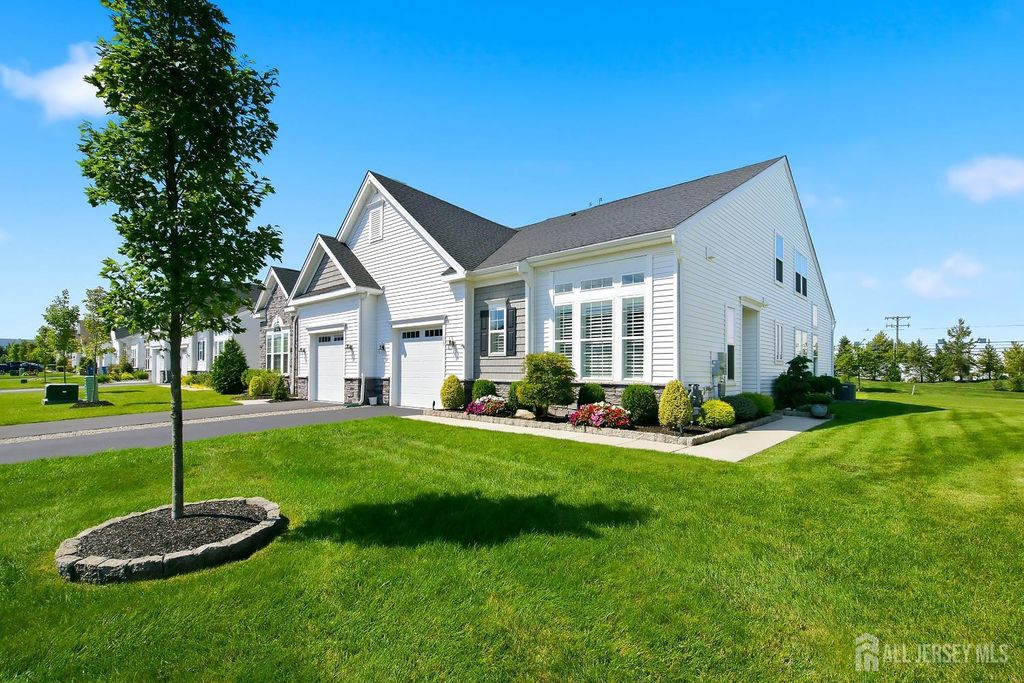 83 Starlight Drive, Monroe, NJ 08831