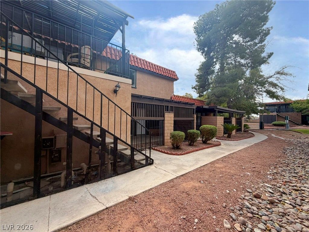 200 Brookside Lane C, Las Vegas, NV 89107 — photo 2