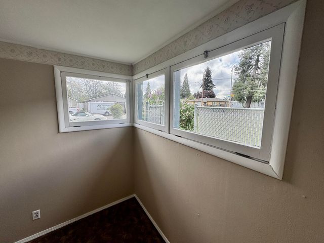 948 S Ivy Street, Medford, OR 97501