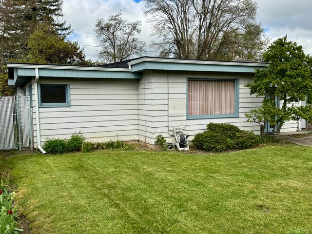 948 S Ivy Street, Medford, OR 97501