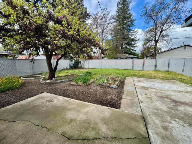 948 S Ivy Street, Medford, OR 97501