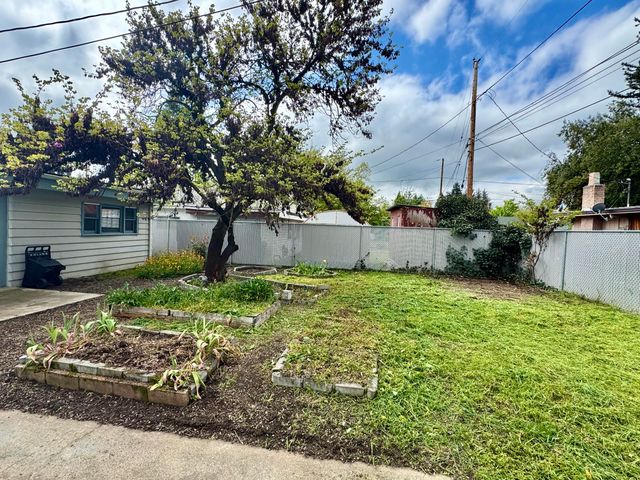 948 S Ivy Street, Medford, OR 97501