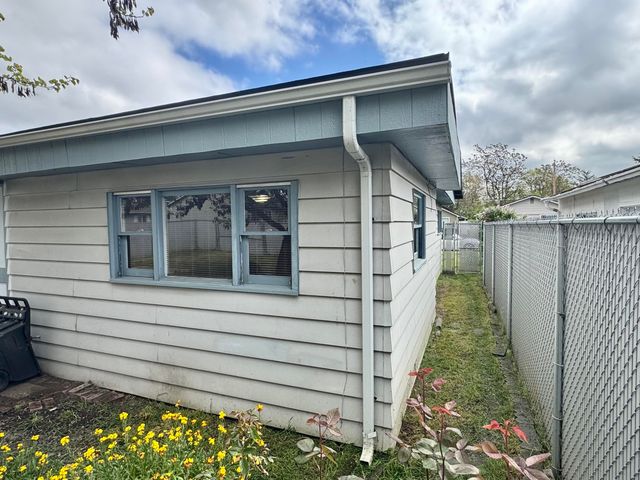 948 S Ivy Street, Medford, OR 97501