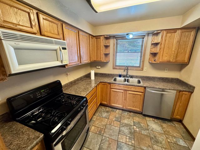 948 S Ivy Street, Medford, OR 97501