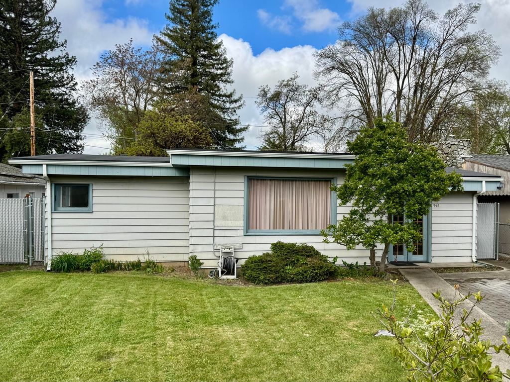 948 S Ivy Street, Medford, OR 97501