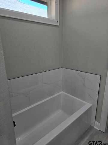 910 Alex Dr, Whitehouse, TX 75791