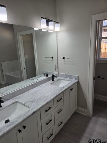 910 Alex Dr, Whitehouse, TX 75791