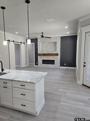 910 Alex Dr, Whitehouse, TX 75791