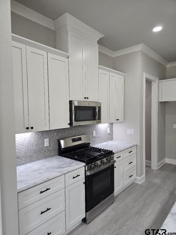 910 Alex Dr, Whitehouse, TX 75791