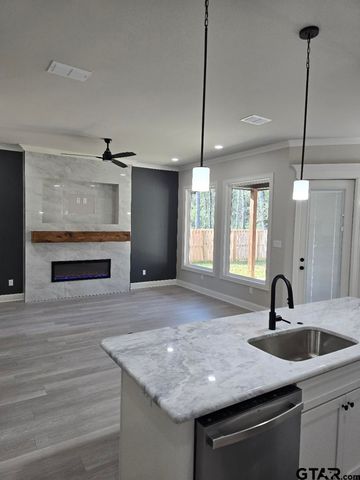 910 Alex Dr, Whitehouse, TX 75791