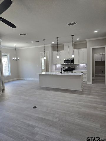 910 Alex Dr, Whitehouse, TX 75791