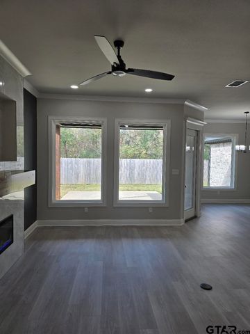 910 Alex Dr, Whitehouse, TX 75791