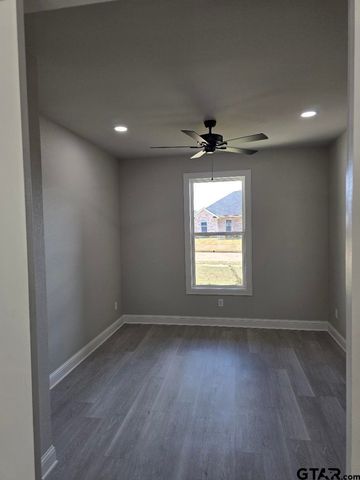 910 Alex Dr, Whitehouse, TX 75791