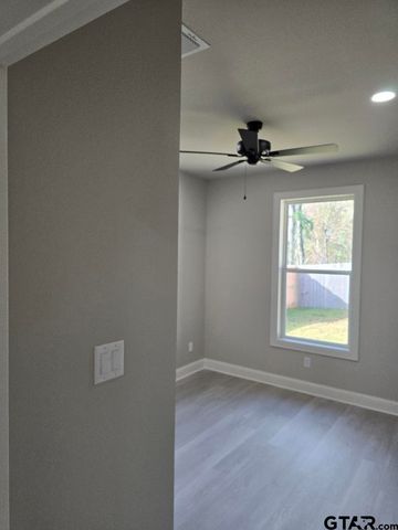 910 Alex Dr, Whitehouse, TX 75791