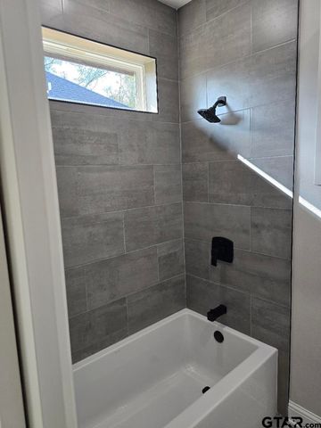 910 Alex Dr, Whitehouse, TX 75791