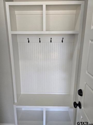 910 Alex Dr, Whitehouse, TX 75791