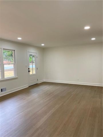 475 Maxwell Road, Roswell, GA 30075