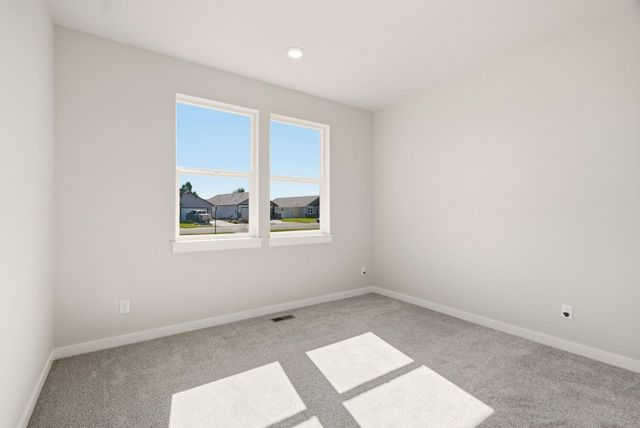 1231 N High Desert Dr, Deer Park, WA 99006