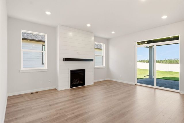 1231 N High Desert Dr, Deer Park, WA 99006