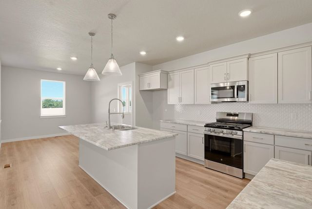 1231 N High Desert Dr, Deer Park, WA 99006