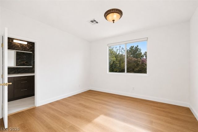 1417 Misty Moat Street, Las Vegas, NV 89117