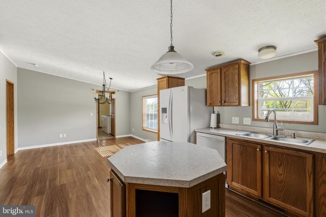 28 CEDAR ST, Manchester, PA 17345