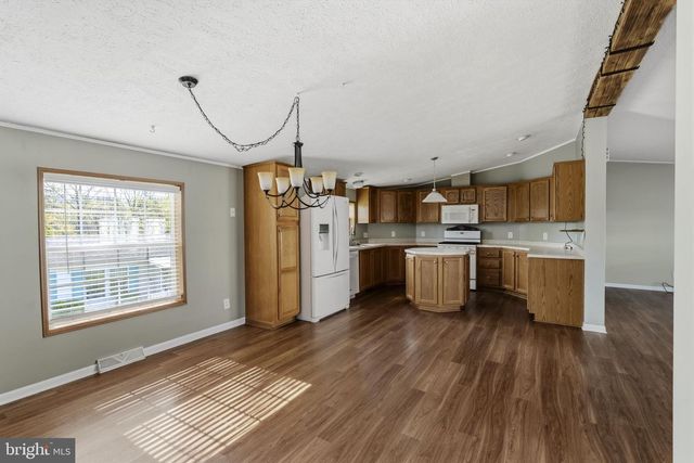 28 CEDAR ST, Manchester, PA 17345