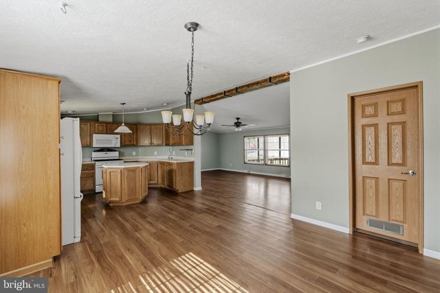 28 CEDAR ST, Manchester, PA 17345