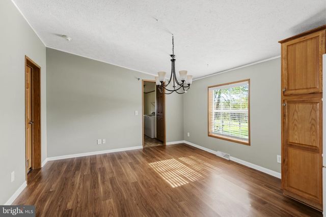 28 CEDAR ST, Manchester, PA 17345