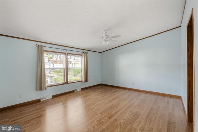 28 CEDAR ST, Manchester, PA 17345