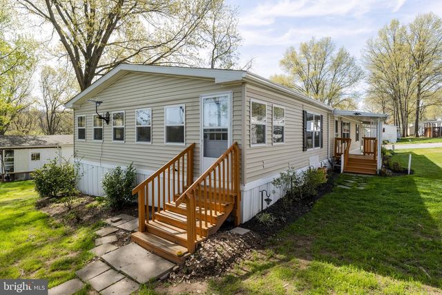 28 CEDAR ST, Manchester, PA 17345