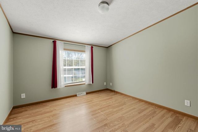 28 CEDAR ST, Manchester, PA 17345