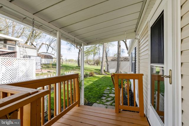 28 CEDAR ST, Manchester, PA 17345