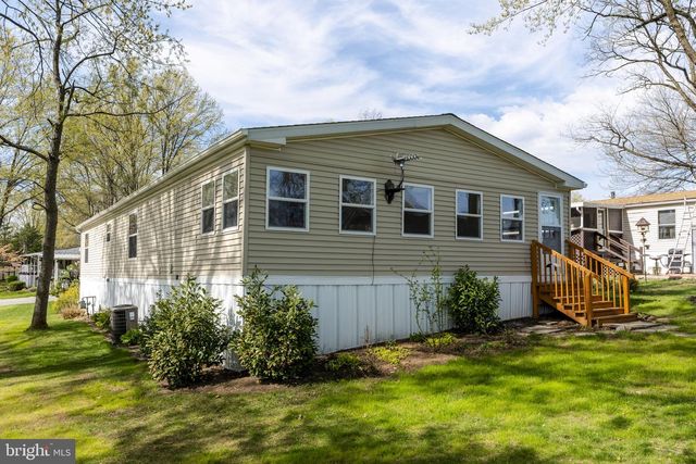 28 CEDAR ST, Manchester, PA 17345