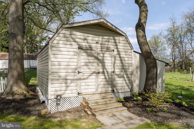 28 CEDAR ST, Manchester, PA 17345