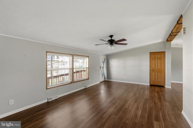 28 CEDAR ST, Manchester, PA 17345