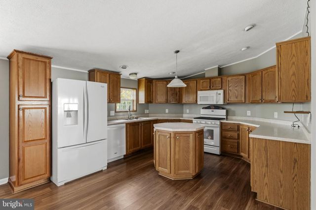 28 CEDAR ST, Manchester, PA 17345